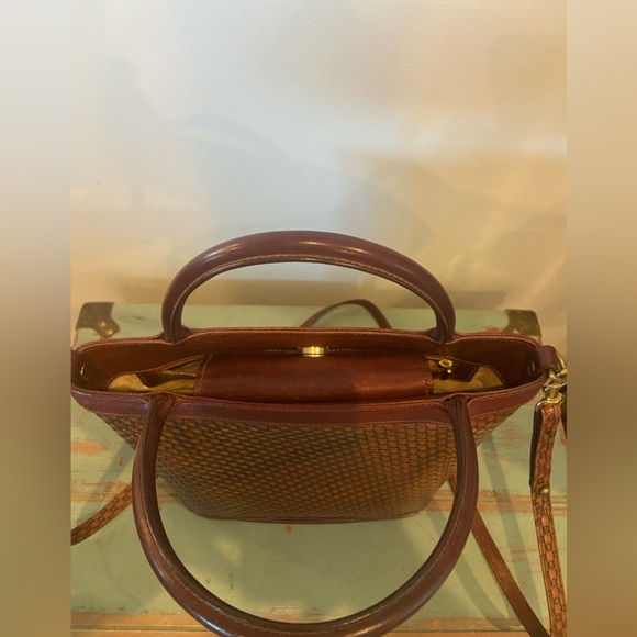 Beautiful Brahmin Leather Purse/Handbag w/Shoulder Strap (EUC) - Picture 4 of 8